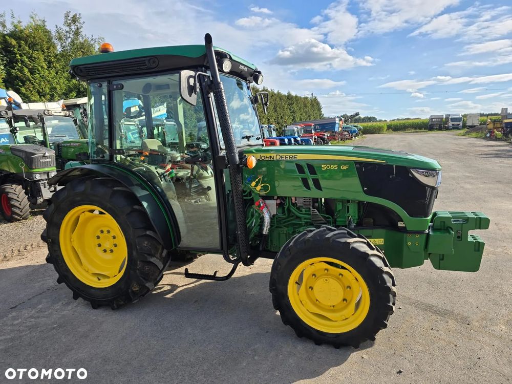 John Deere 5085GF - 5