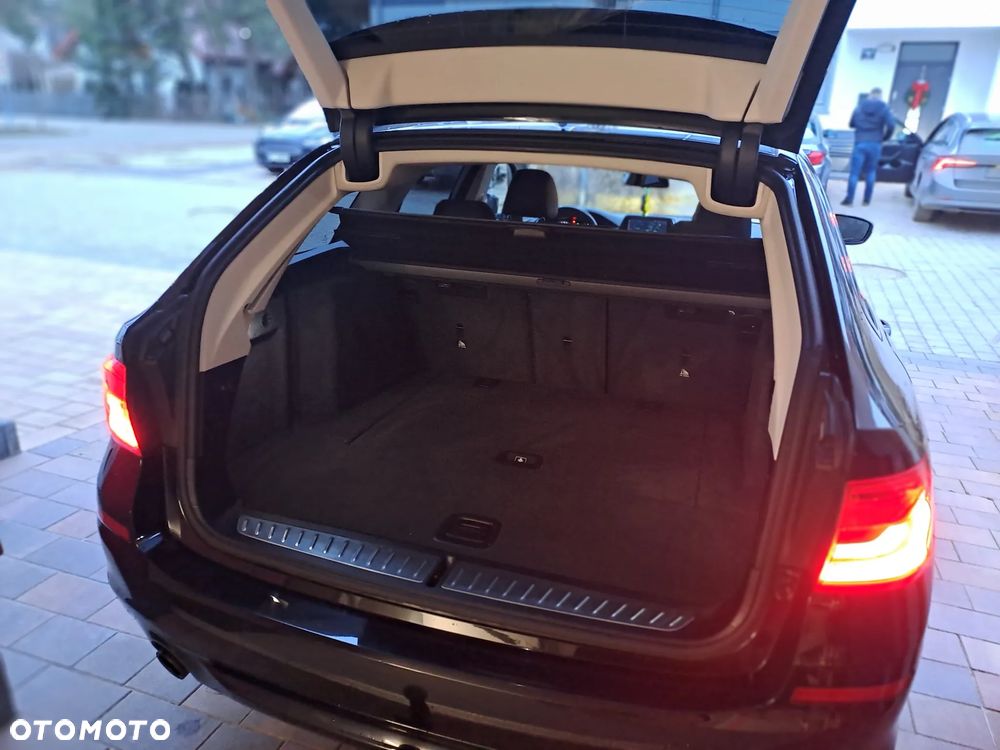 BMW Seria 5 530d xDrive Sport Line - 16