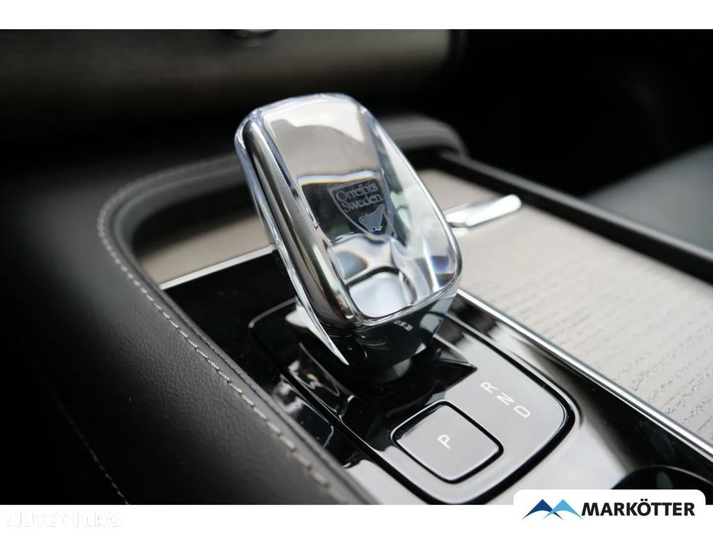 Volvo XC 90 T8 AWD Plug-in Hybrid Ultra Dark - 6