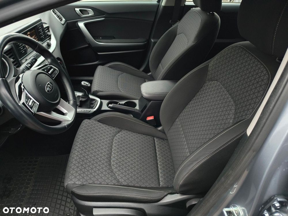 Kia Ceed - 11