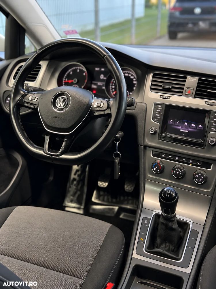 Volkswagen Golf - 10