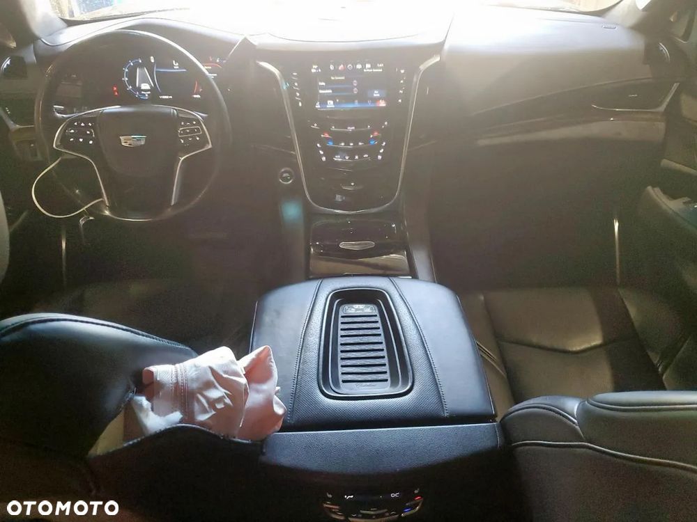 Cadillac Escalade ESV 6.2 V8 AWD AT Platinum - 8