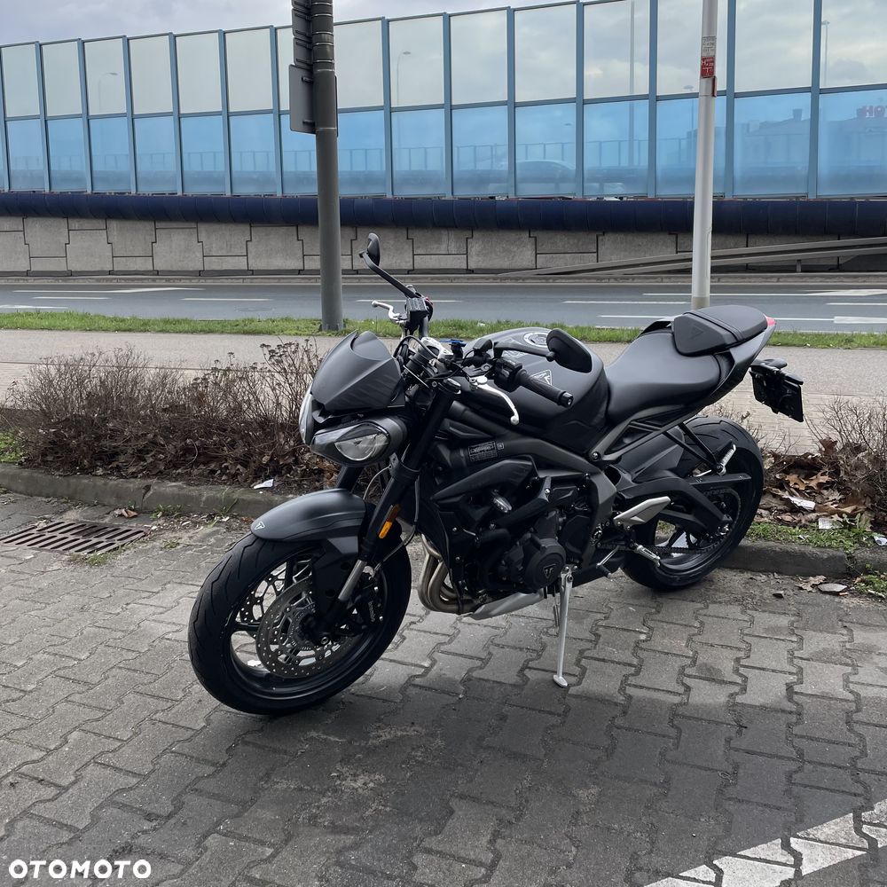 Triumph Street Triple - 1