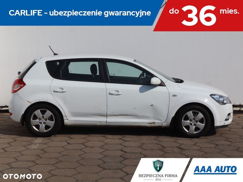 Kia Ceed - 8
