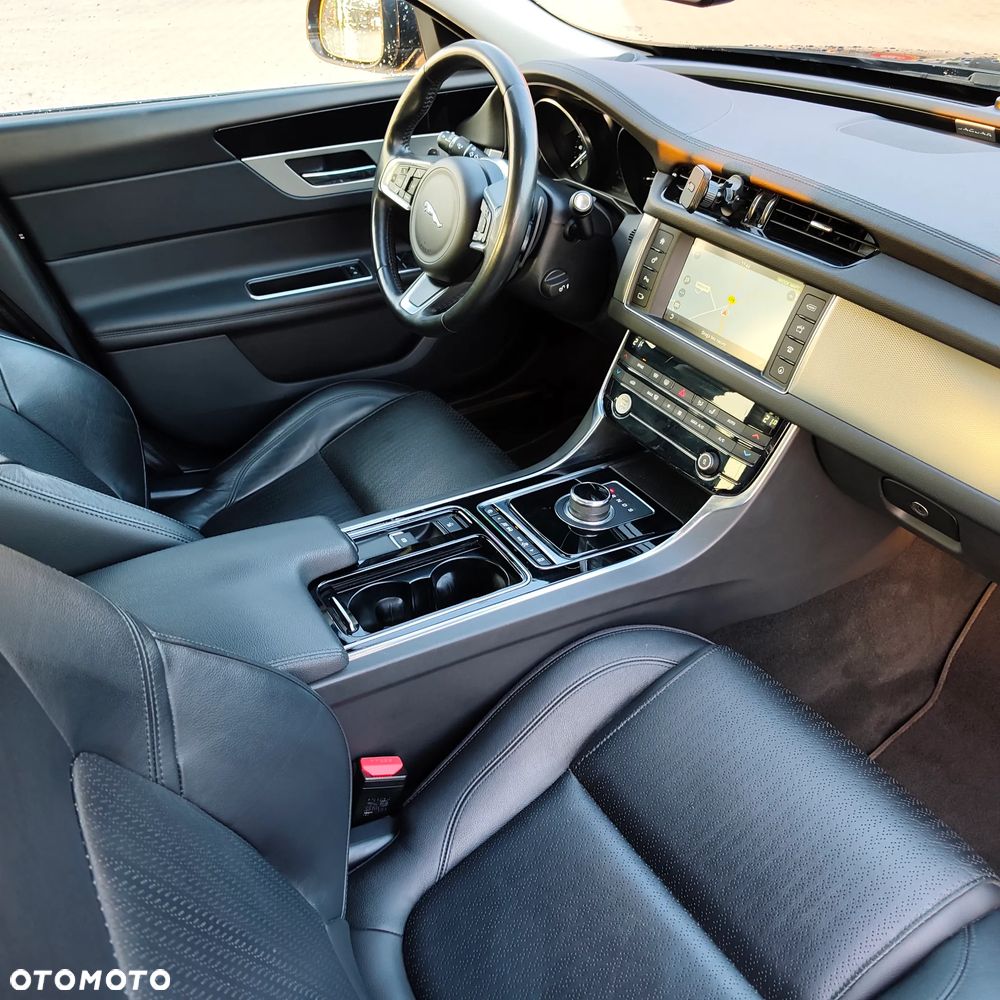 Jaguar XF 2.0 i4D Prestige - 10