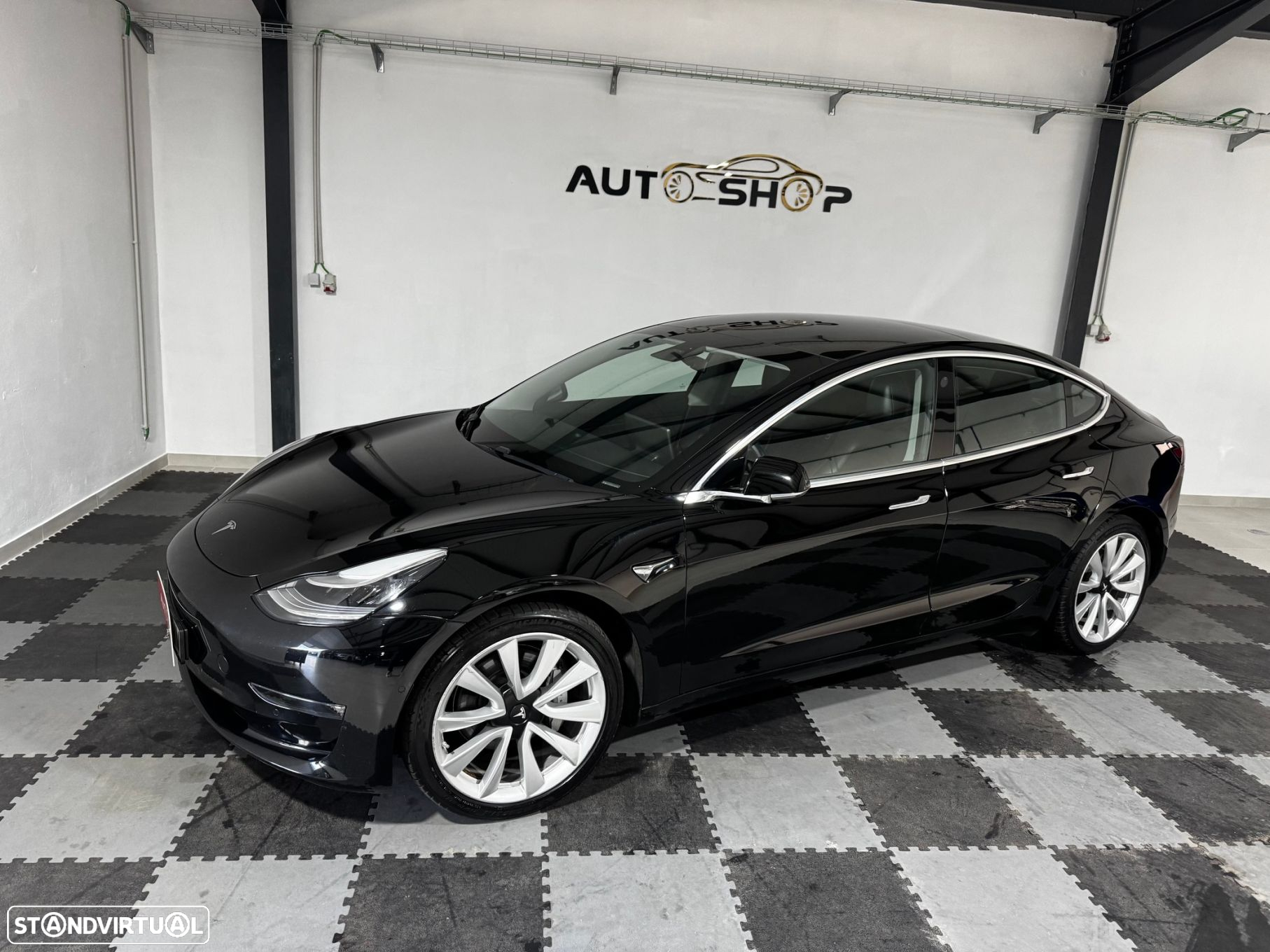 Tesla Model 3 - 3