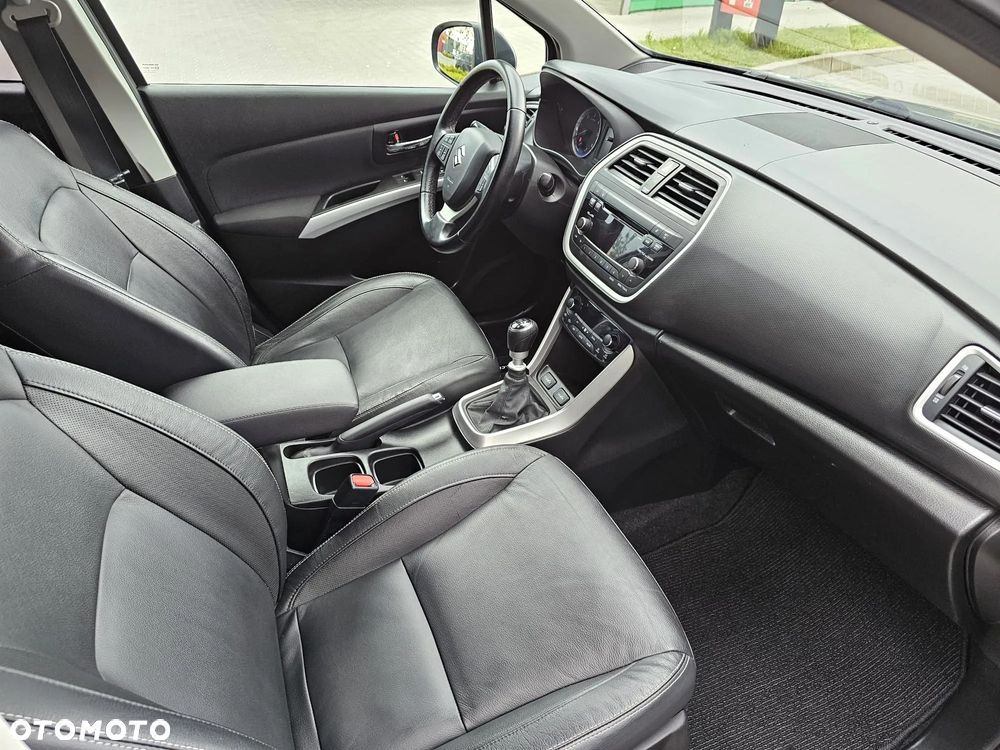 Suzuki SX4 S-Cross 1.6 DDiS Premium - 23