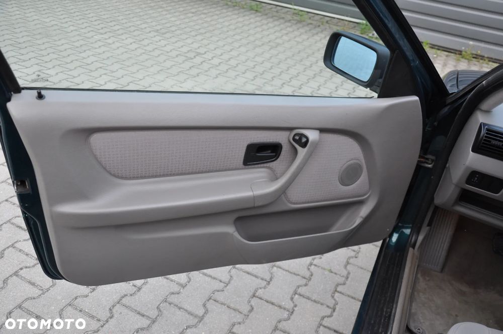 BMW Seria 3 316i - 35
