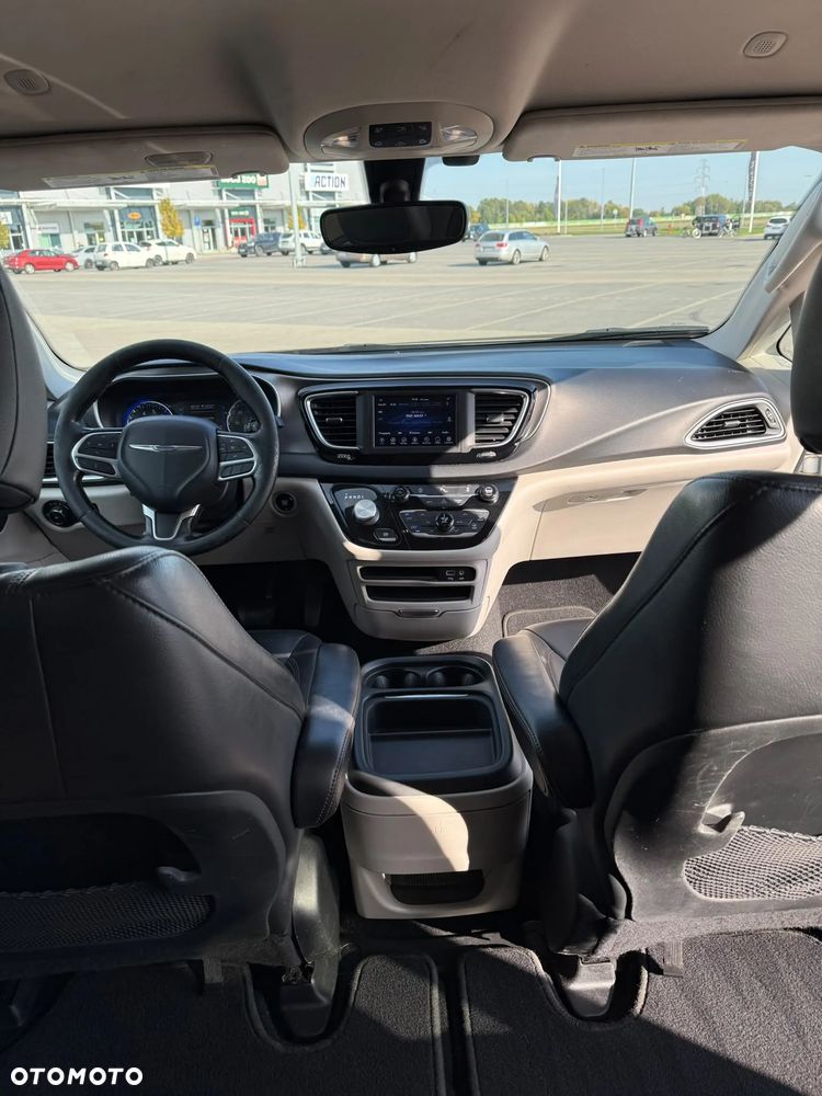 Chrysler Pacifica - 17