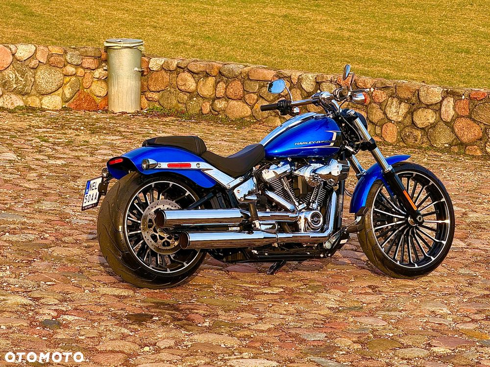 Harley-Davidson Softail Breakout - 21