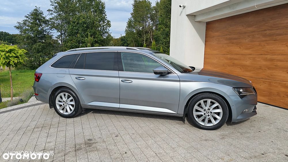 Skoda Superb 2.0 TDI DSG Premium Edition - 28