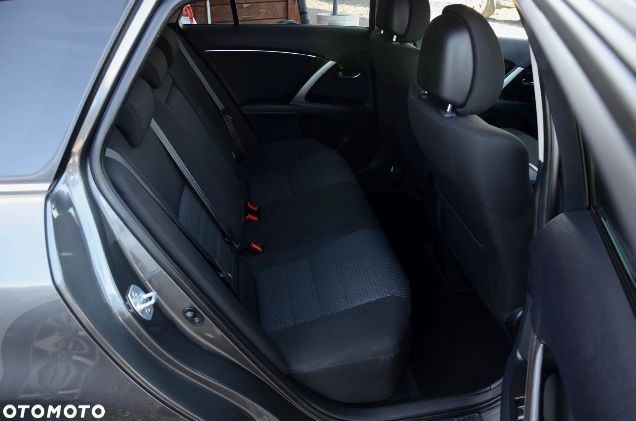Toyota Avensis 2.0 D-4D Active - 13
