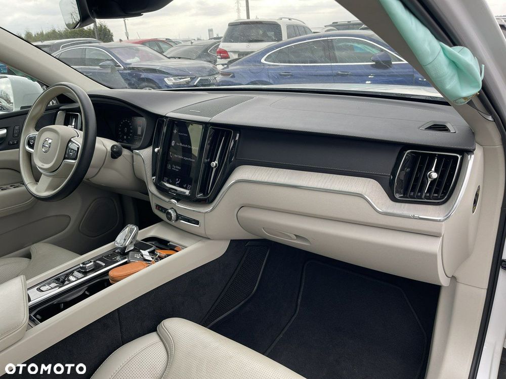 Volvo XC 60 B5 D AWD Ultimate Bright - 13