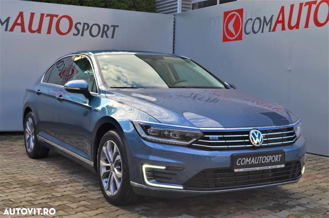 Volkswagen Passat - 1