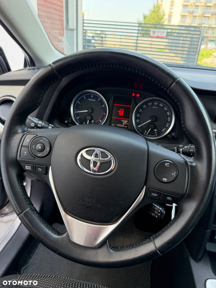 Toyota Auris 1.6 Premium + - 21