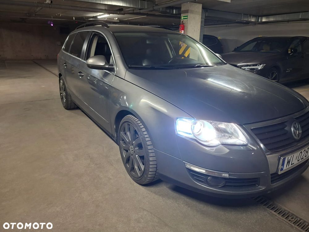 Volkswagen Passat - 1