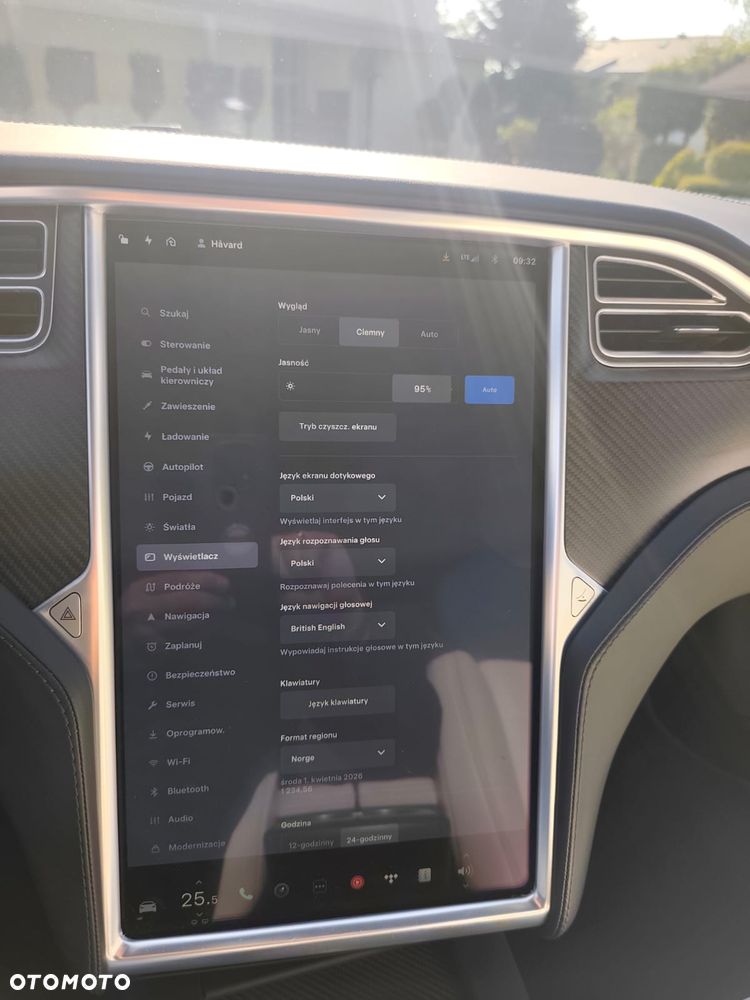 Tesla Model S - 25