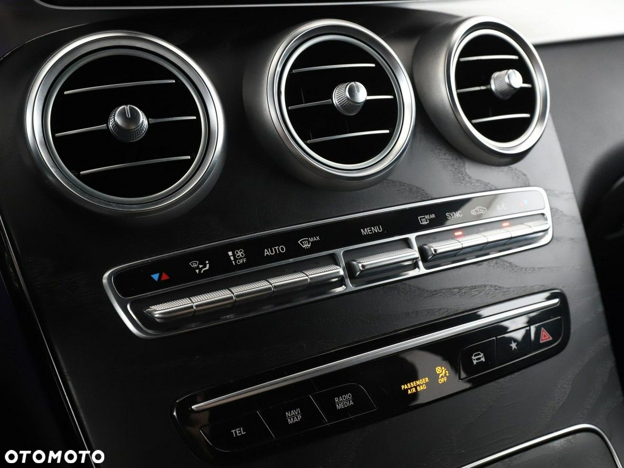 Mercedes-Benz GLC 300 d 4Matic 9G-TRONIC AMG Line - 29