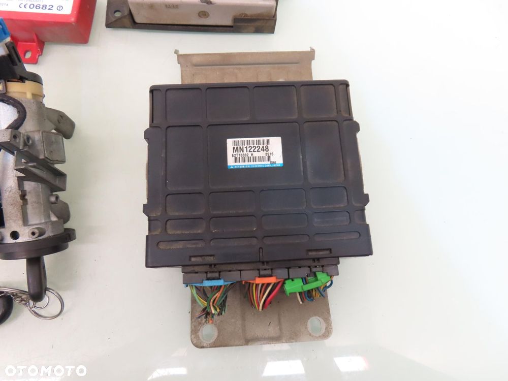 STACYJKA STEROWNIK MITSUBISHI CARISMA 1.8 GDI MN122248 MD340897 MR911673 - 9