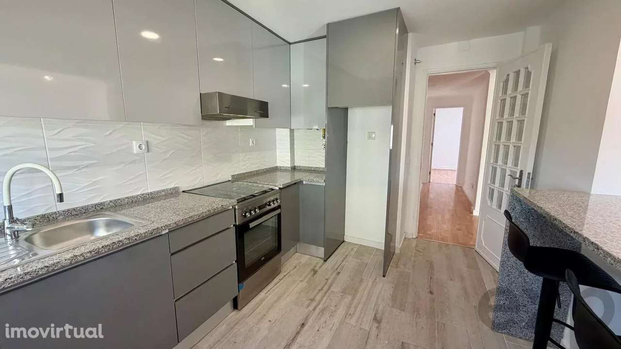 Apartamento T2 renovado em Cruz de Pau, Amora - Grande imagem: 3/10