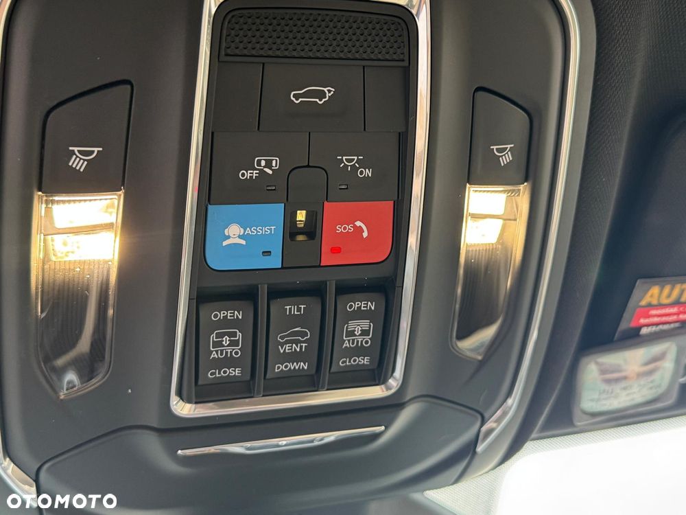 Jeep Grand Cherokee - 31