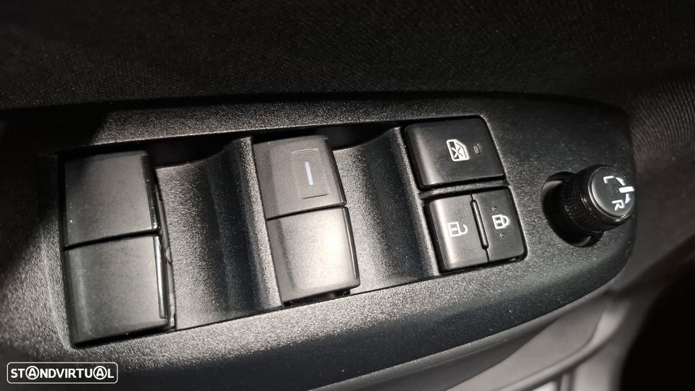 Toyota Yaris 1.5 HDF Comfort Plus - 23