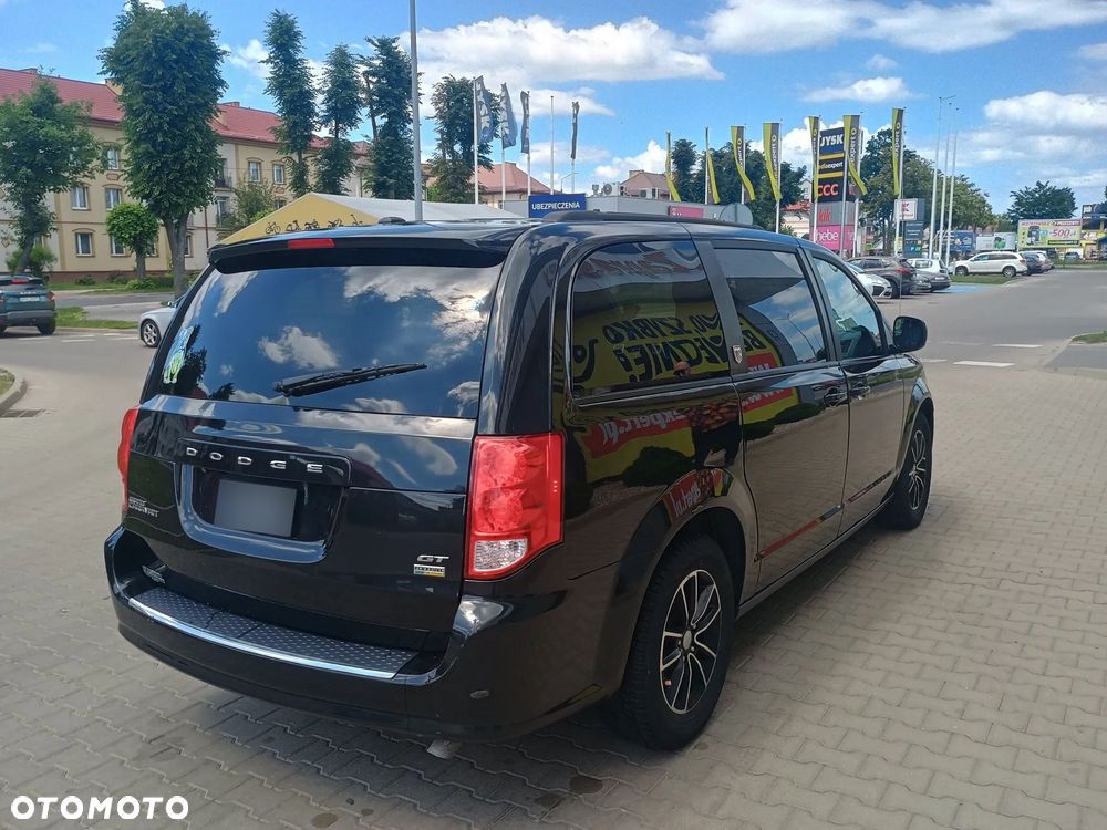 Dodge Grand Caravan - 4
