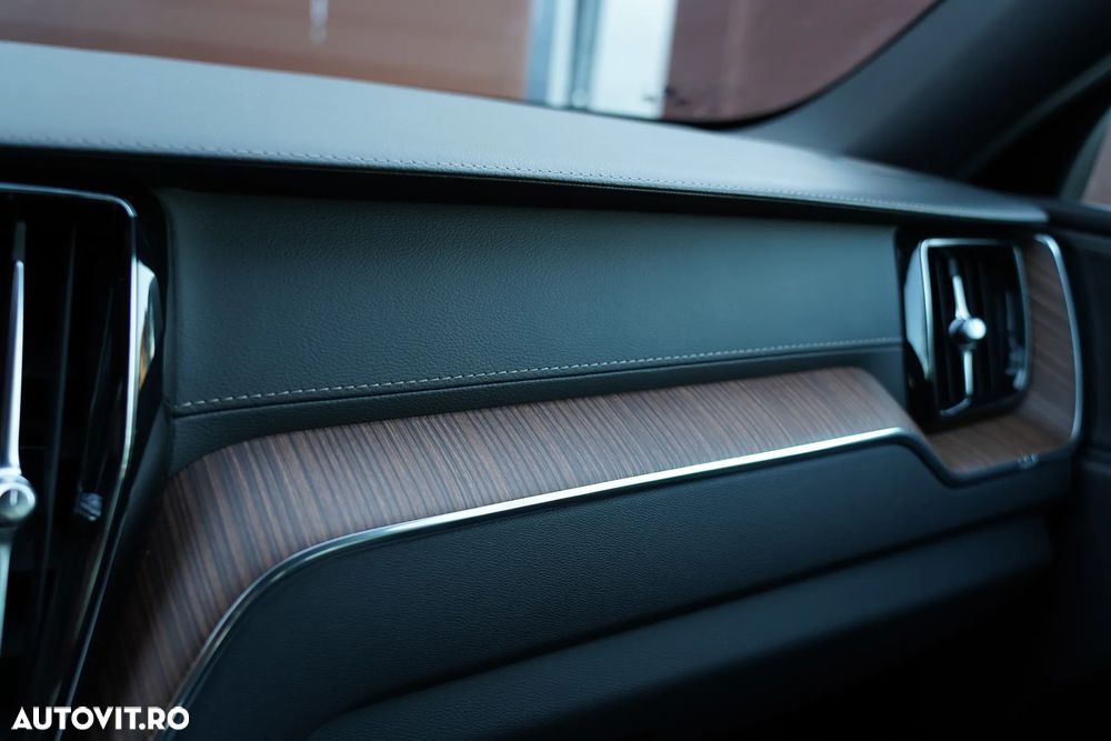 Volvo XC 60 B4 D AWD Ultimate Bright - 17