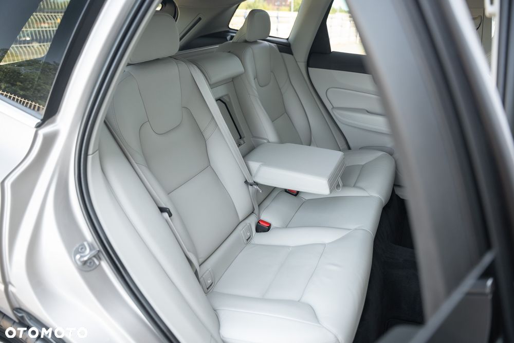 Volvo XC 60 B4 D AWD Geartronic Inscription - 36