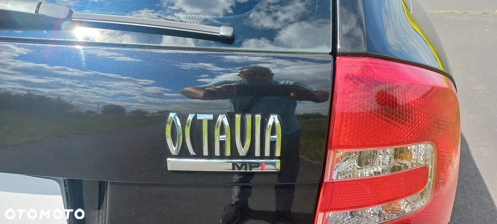 Skoda Octavia 1.6 Ambiente - 12
