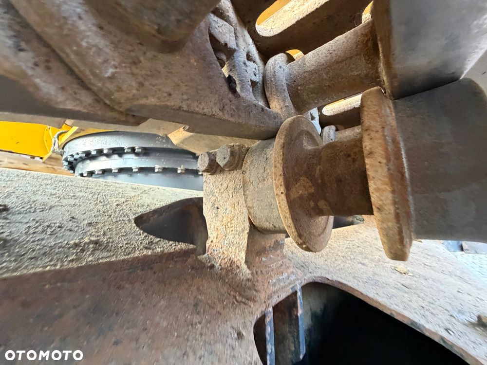 Komatsu PC240LC-11 - 31