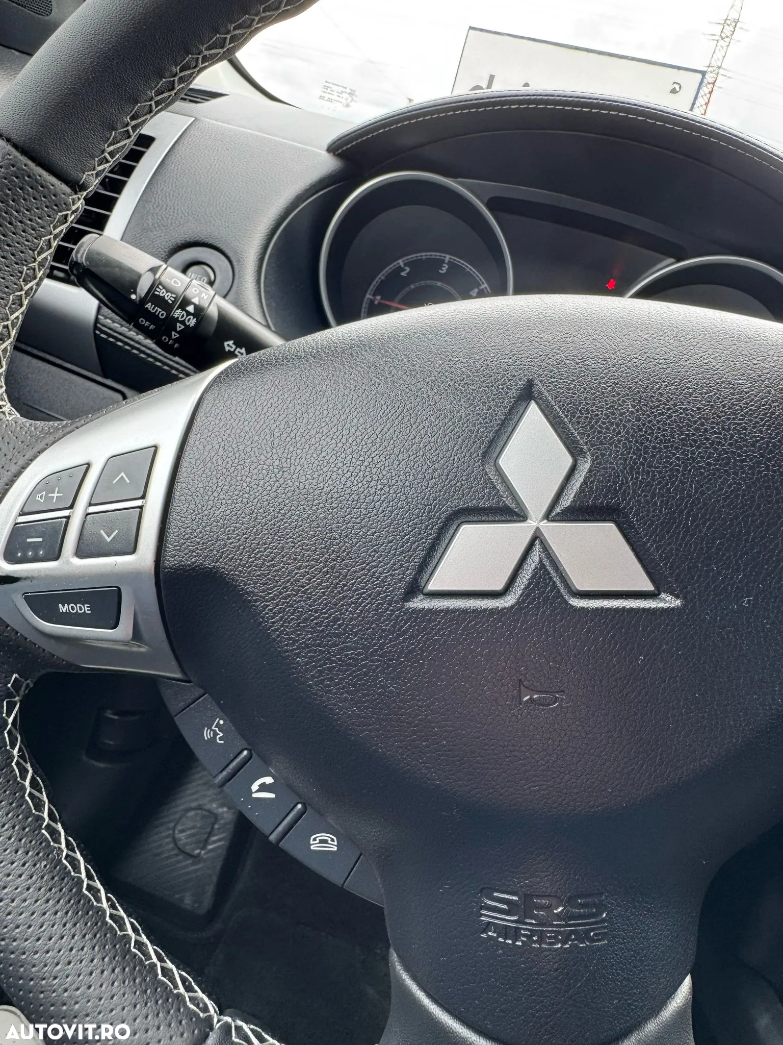Mitsubishi Outlander - 34