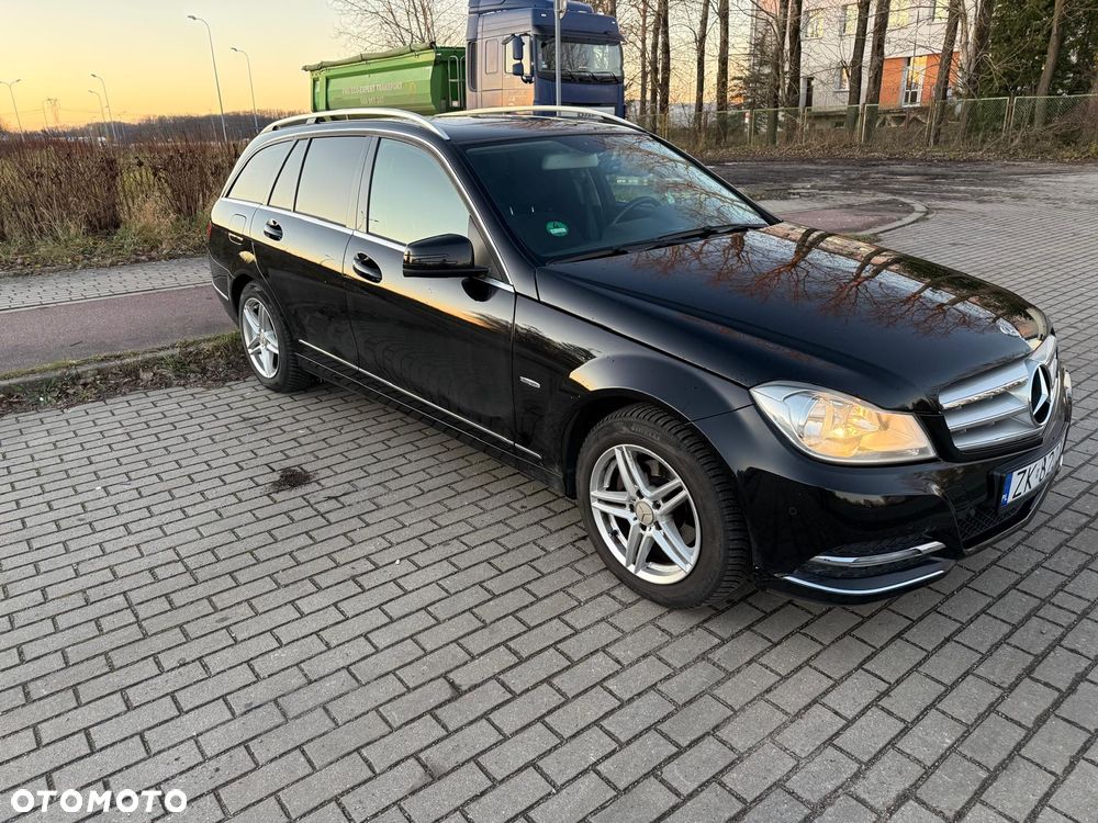 Mercedes-Benz Klasa C 180 CGI Automatik BlueEFFICIENCY Elegance - 11