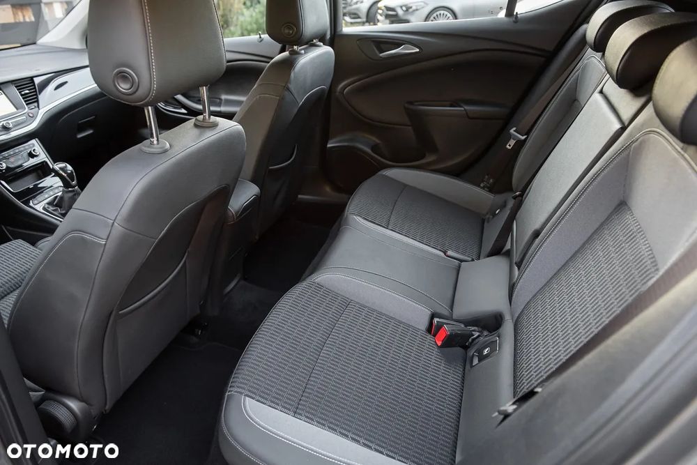 Opel Astra 1.2 Turbo Start/Stop Design&Tech - 25