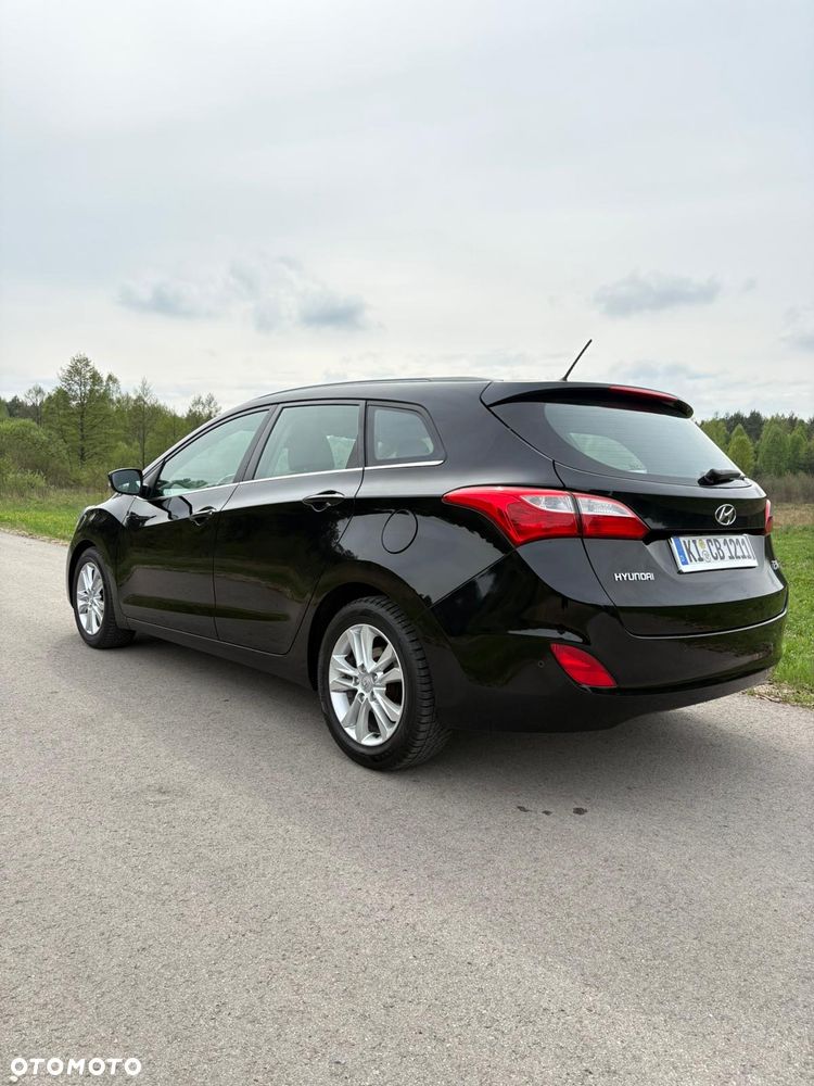Hyundai i30 1.6 CRDi Fifa World Cup Edition - 6