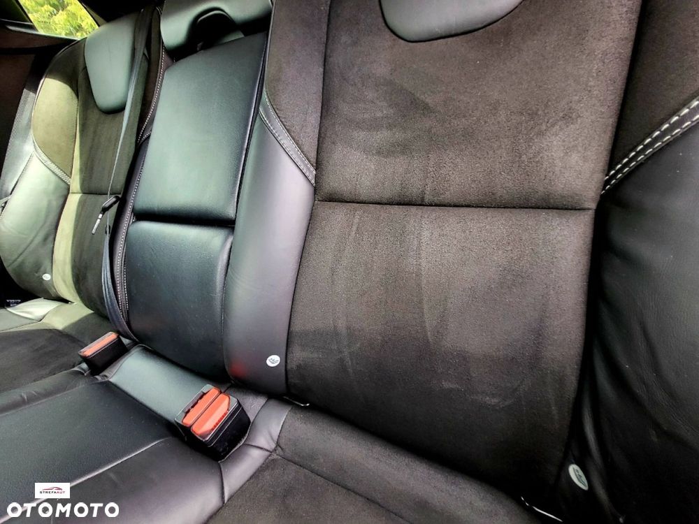 Volvo V40 Cross Country - 28