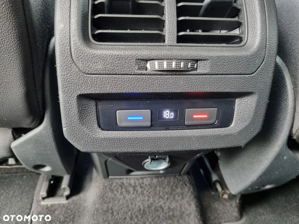 Volkswagen Touran 1.6 TDI SCR (BlueMotion Technology) SOUND - 16