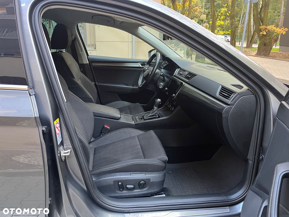 Skoda Superb 2.0 TDI SCR 4x4 Style DSG - 8