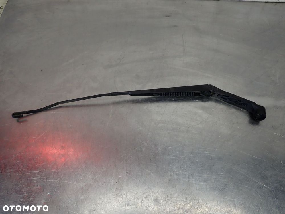 RAMIĘ WYCIERACZKI PRZÓD LEWE MITSUBISHI COLT VI Z30 6832 - 4