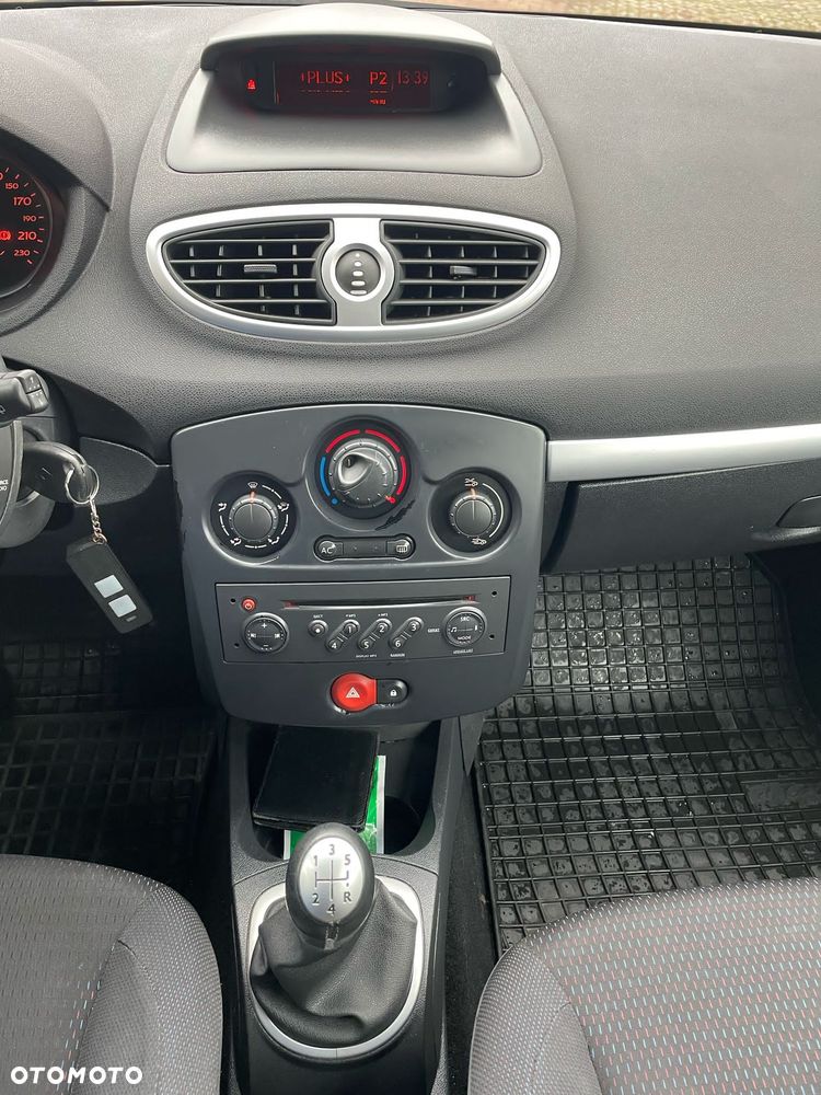 Renault Clio 1.6 16V Expression - 10