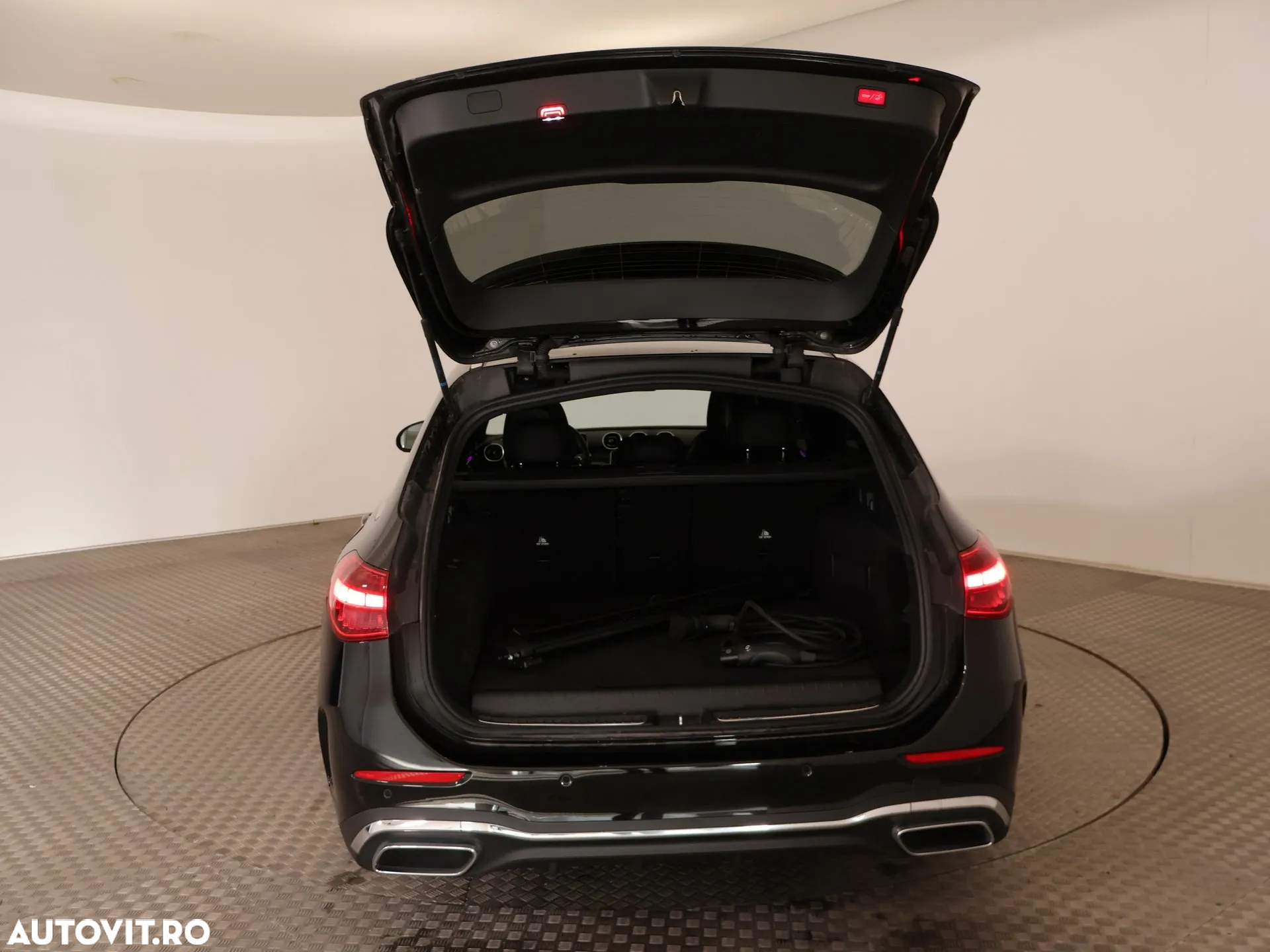 Mercedes-Benz C 300 e T 9G-TRONIC AMG Line - 3
