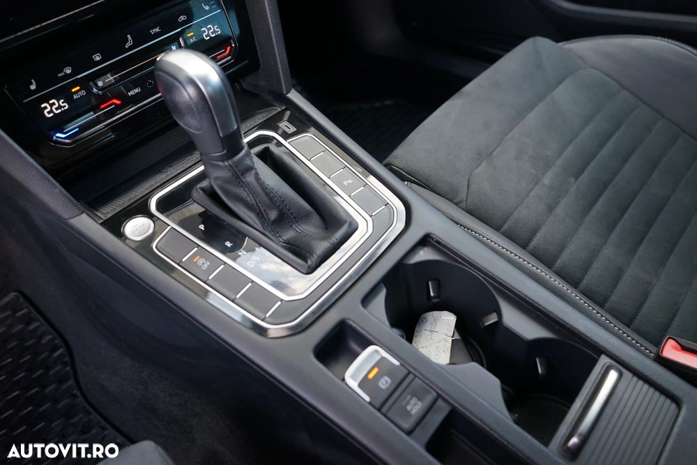 Volkswagen Passat 2.0 TDI DSG Highline - 23