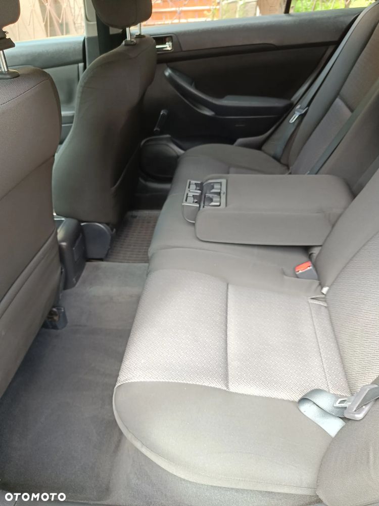 Toyota Avensis 1.8 VVT-i - 2
