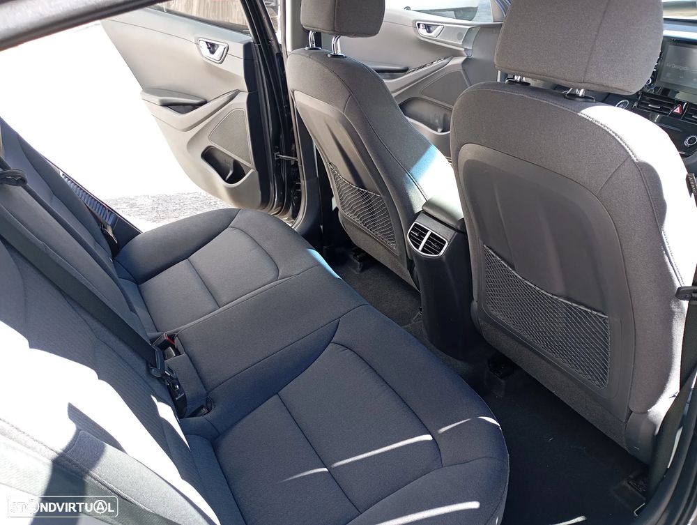 Hyundai Ioniq - 8