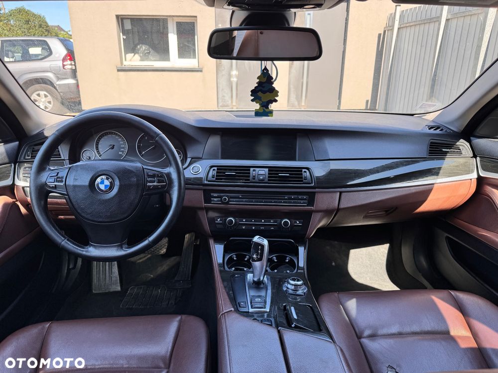 BMW Seria 5 525d - 12