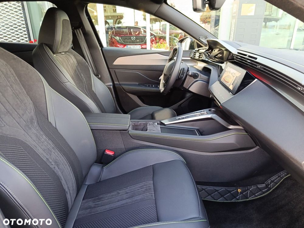 Peugeot 408 - 16
