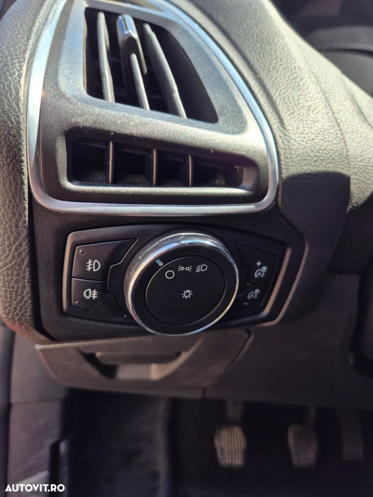 Ford Focus 1.6 TDCi DPF SYNC Edition - 15