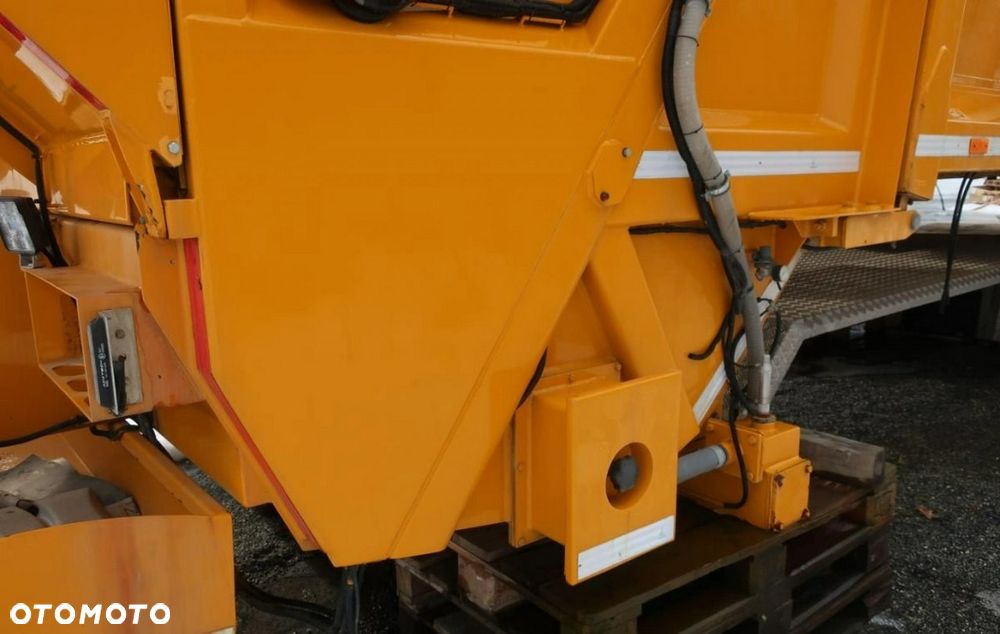 Kadussis CRV 2000 / ZABUDOWA ŚMIECIARKI / NOWA / DEMONSTRACYJNA / 18M3 / TYLNY ZAŁADUNEK / W PEŁNI SPRAWNA / MOŻLIWOŚĆ TRANSPORTU - 18