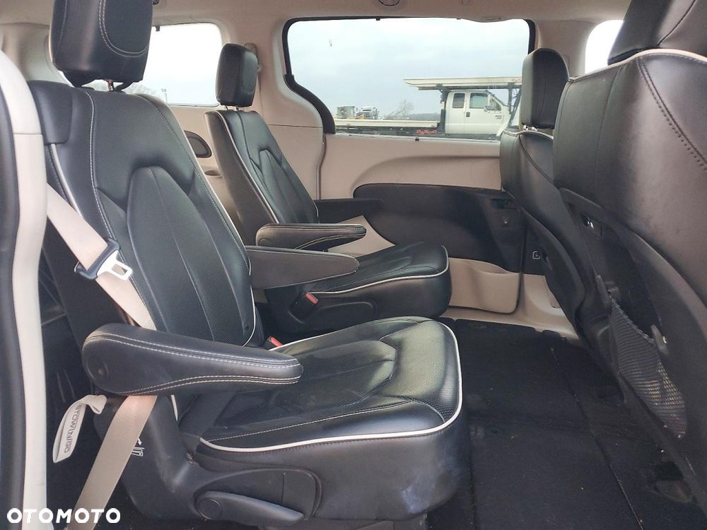 Chrysler Pacifica - 9
