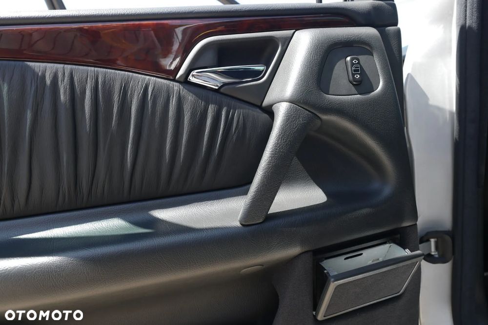 Mercedes-Benz Klasa E 240 Elegance - 25